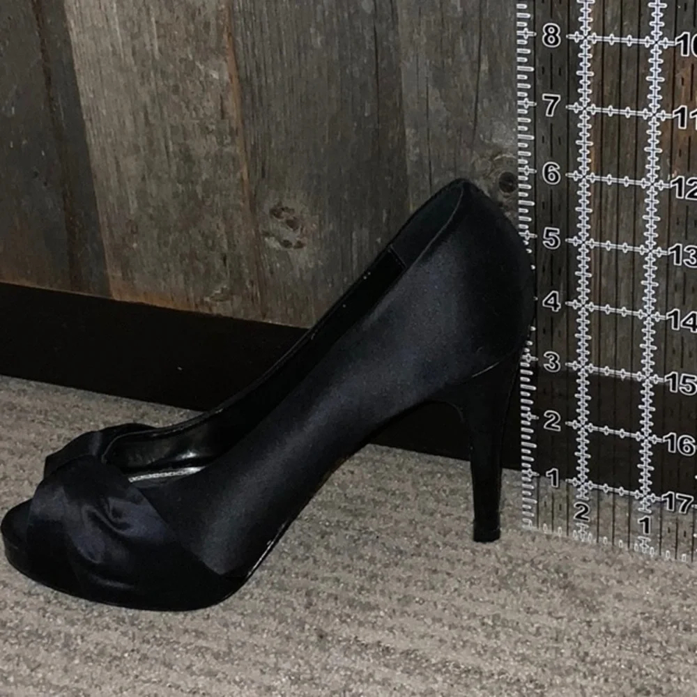 WHBM | Gorgeous Black Satin Heels | Size 6.5